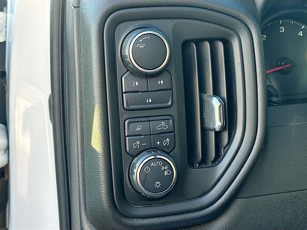 2024 Chevrolet Silverado Custom