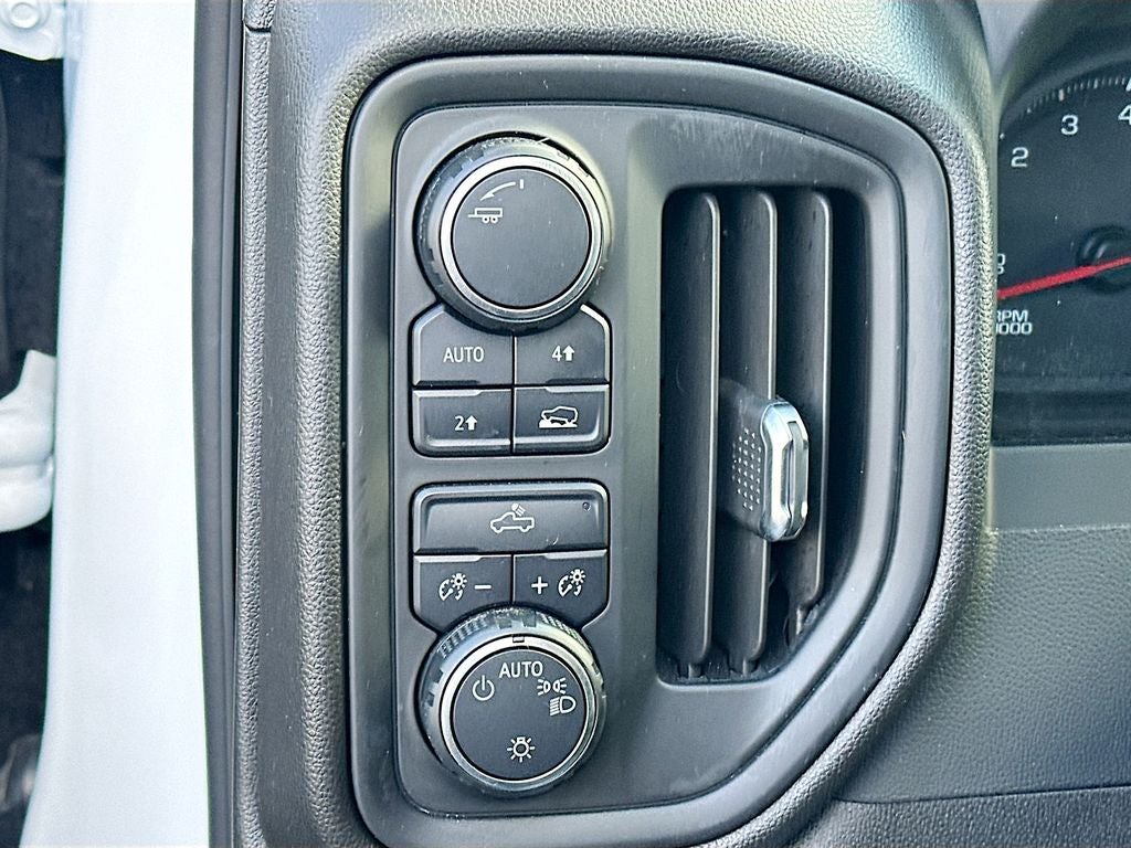 2023 Chevrolet Silverado Custom