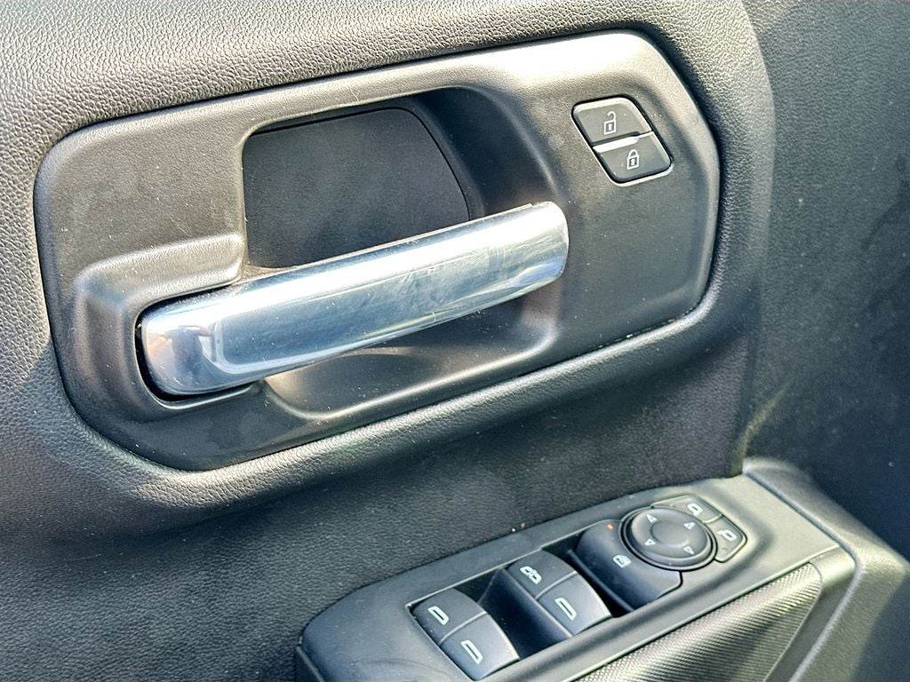 2023 Chevrolet Silverado Custom