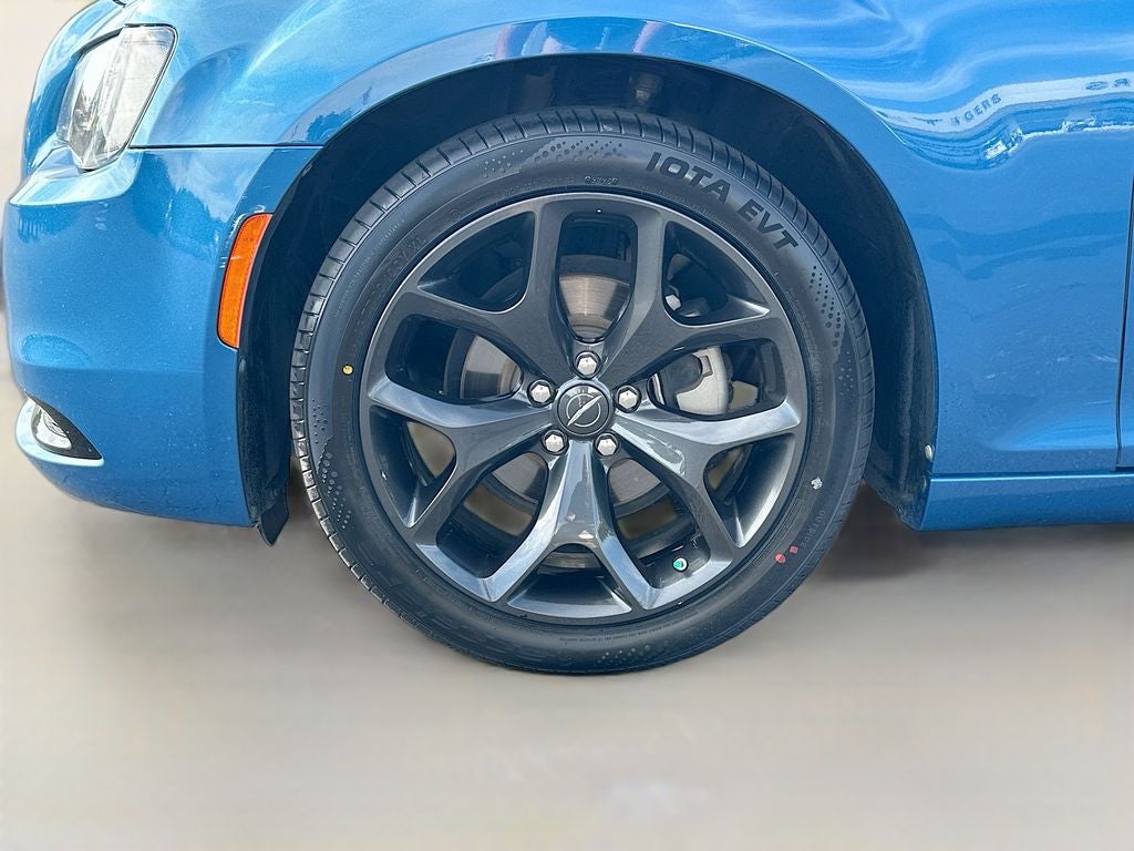 2022 Chrysler 300 Touring