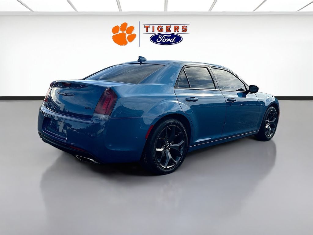 2022 Chrysler 300 Touring