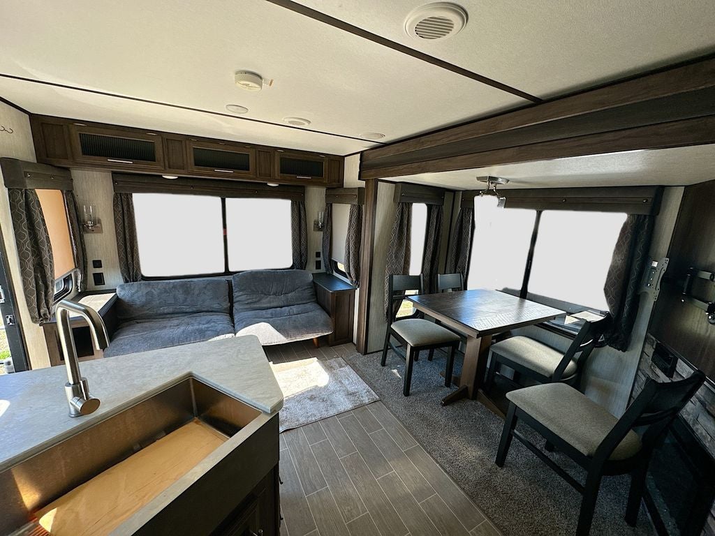 2020 CHEROKEE FOREST RVR ALPHA WOLF Base