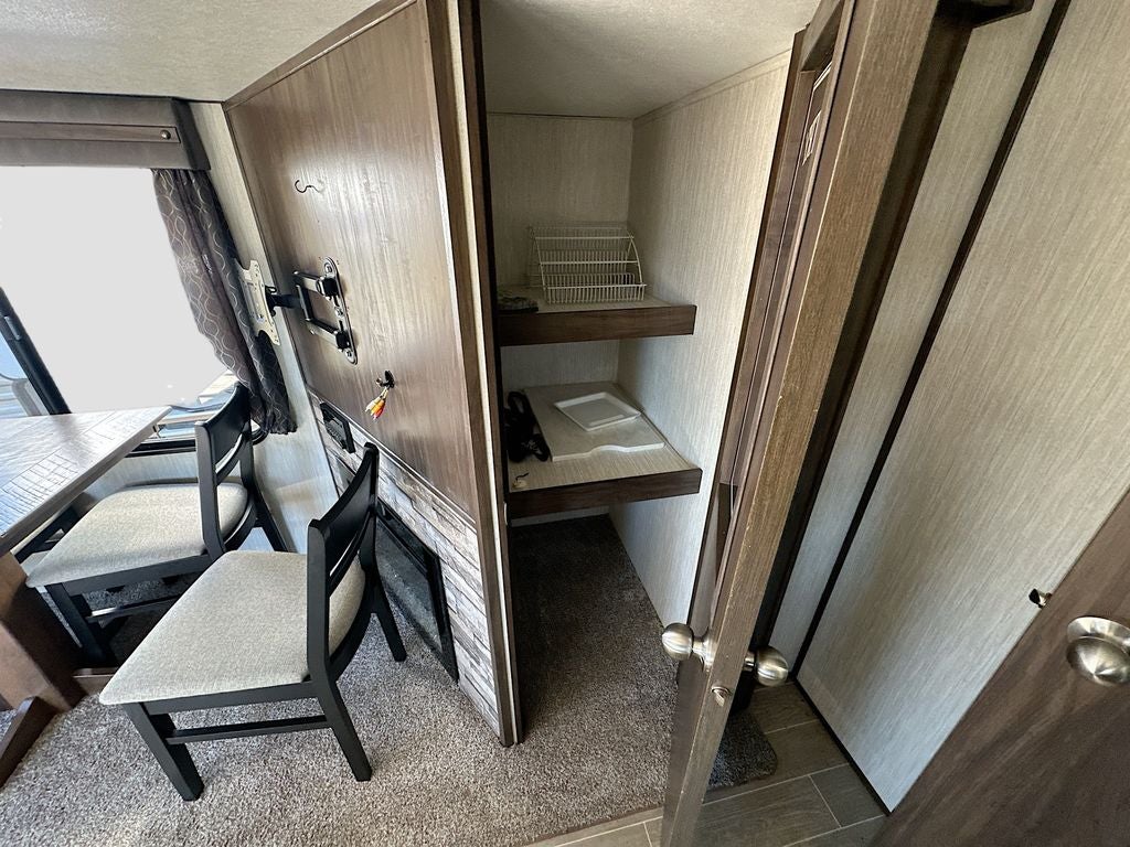 2020 CHEROKEE FOREST RVR ALPHA WOLF Base