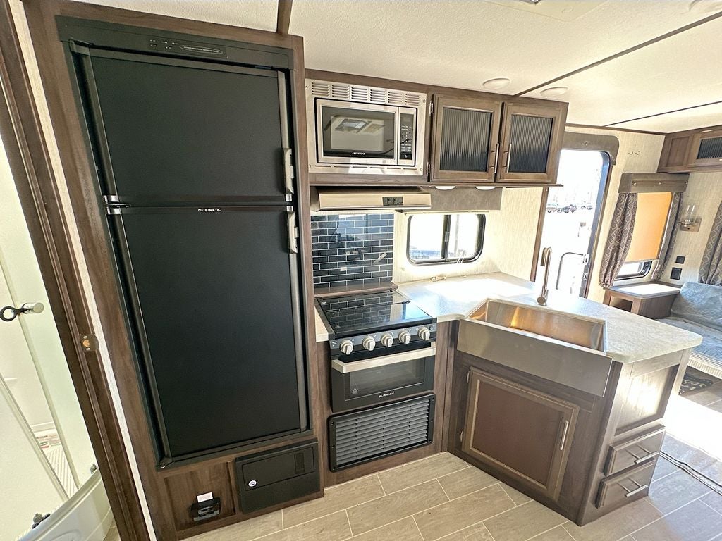 2020 CHEROKEE FOREST RVR ALPHA WOLF Base