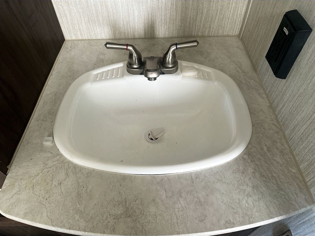 2020 CHEROKEE FOREST RVR ALPHA WOLF Base