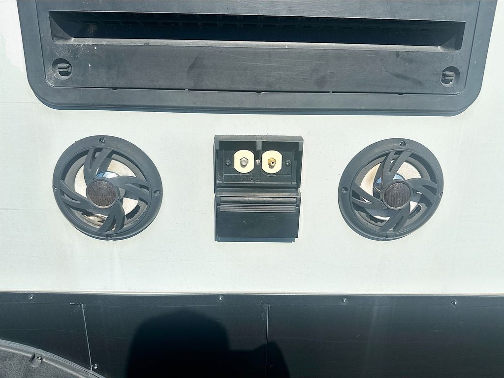 2020 CHEROKEE FOREST RVR ALPHA WOLF Base