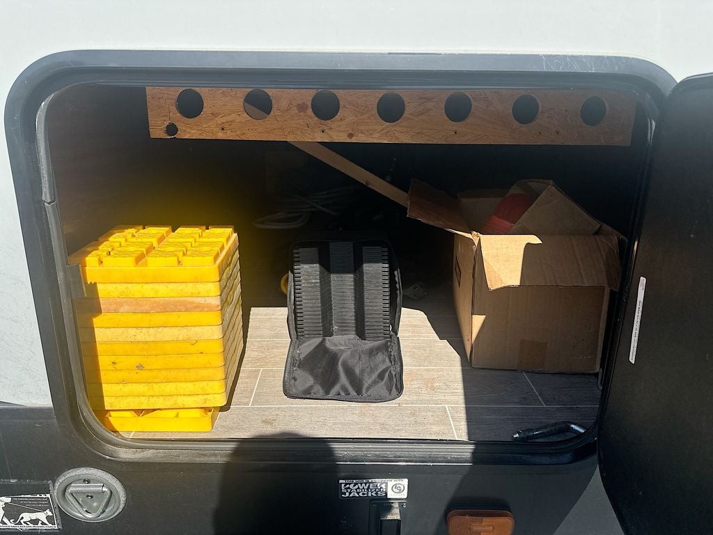 2020 CHEROKEE FOREST RVR ALPHA WOLF Base