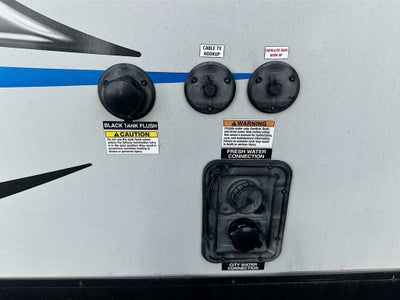 2020 CHEROKEE FOREST RVR ALPHA WOLF Base