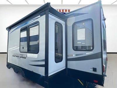 2020 CHEROKEE FOREST RVR ALPHA WOLF Base