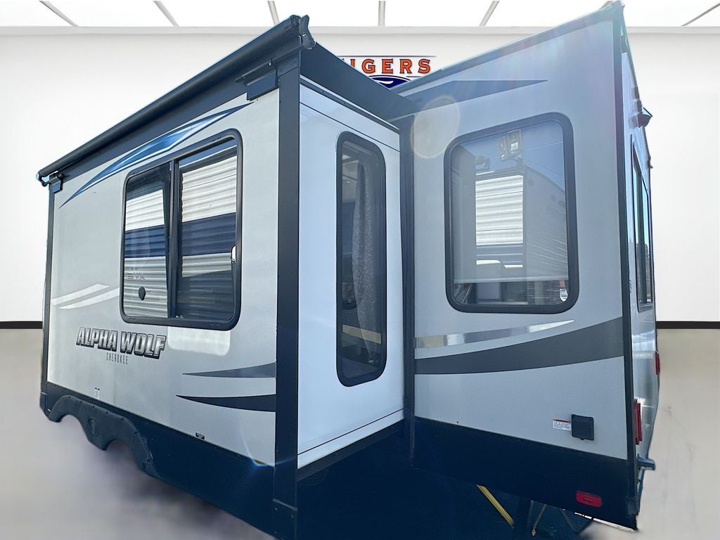 2020 CHEROKEE FOREST RVR ALPHA WOLF Base