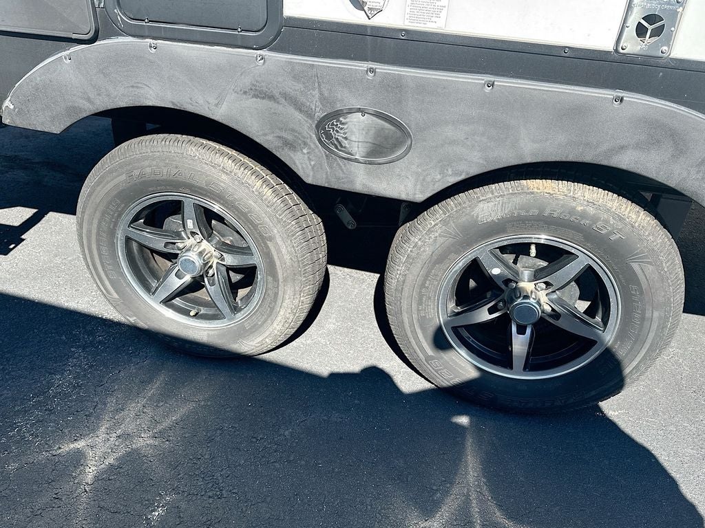 2020 CHEROKEE FOREST RVR ALPHA WOLF Base