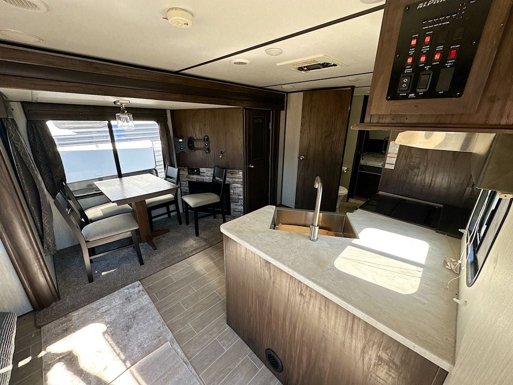 2020 CHEROKEE FOREST RVR ALPHA WOLF Base